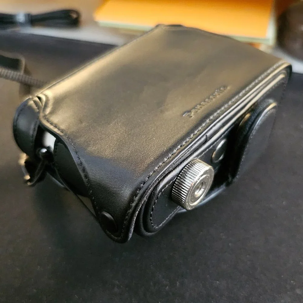 Panasonic Lumix DMC-LX7, EUC, incl. OEM leather Panasonic case, strap, SD card
